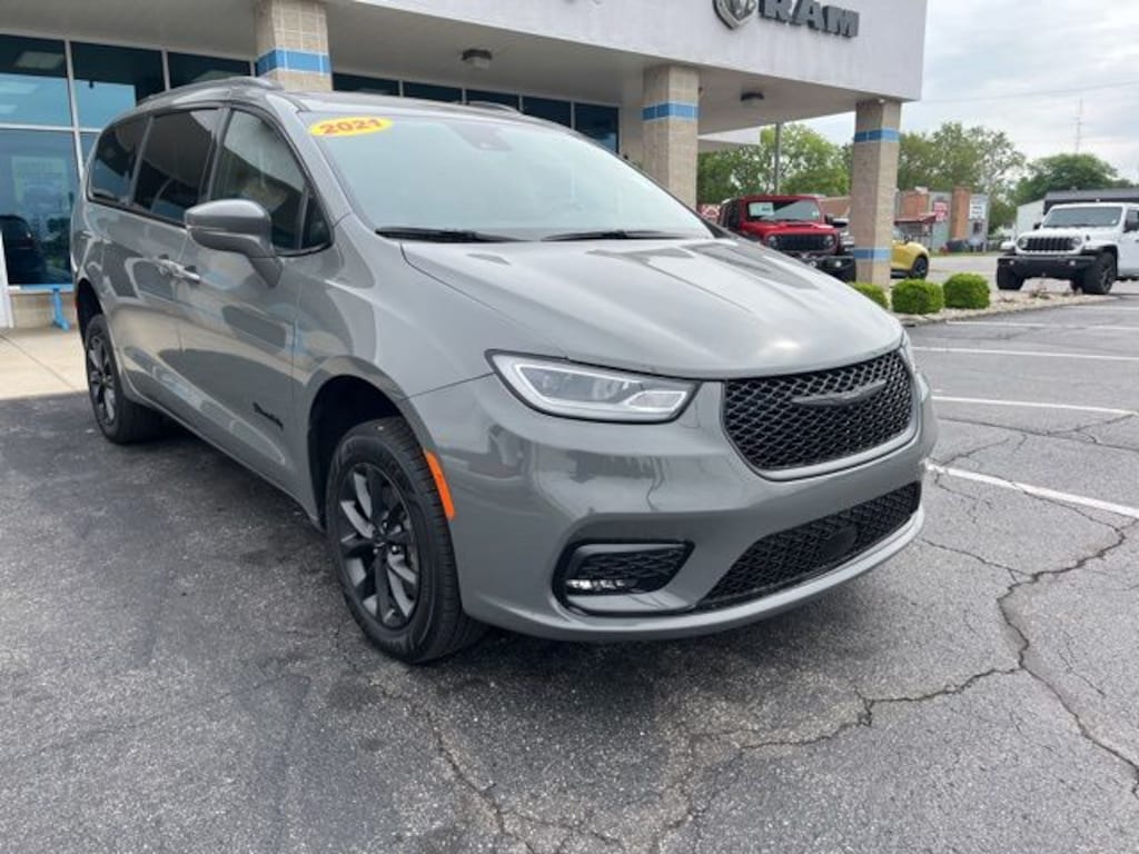Used 2021 Chrysler Pacifica Touring L Braunabilty Minivan/Van
