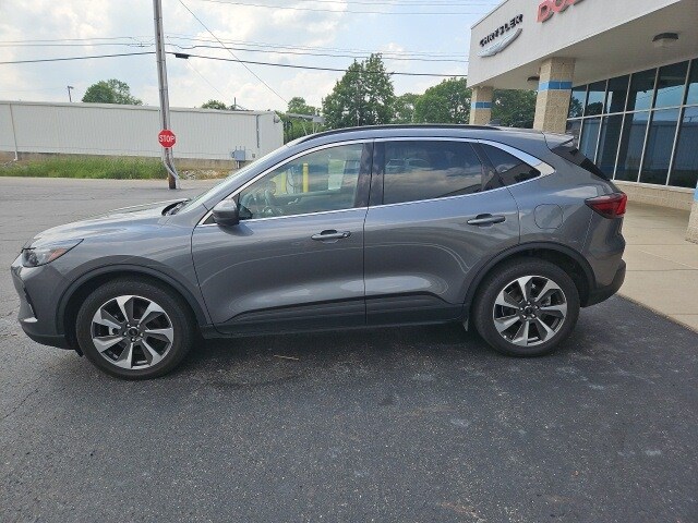 2023 Ford Escape Platinum photo 2