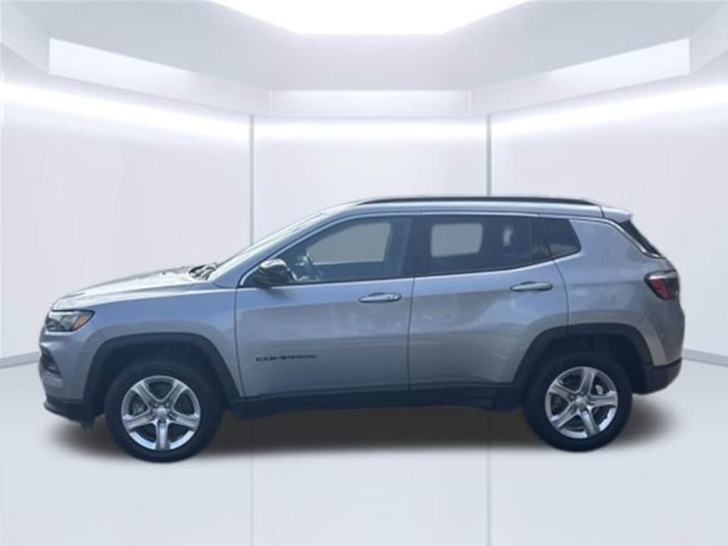 Used 2024 Jeep Compass Latitude SUV