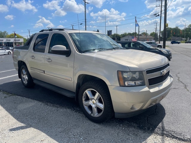 Used 2007 Chevrolet Avalanche LT with VIN 3GNEK123X7G110502 for sale in Rochester, IN