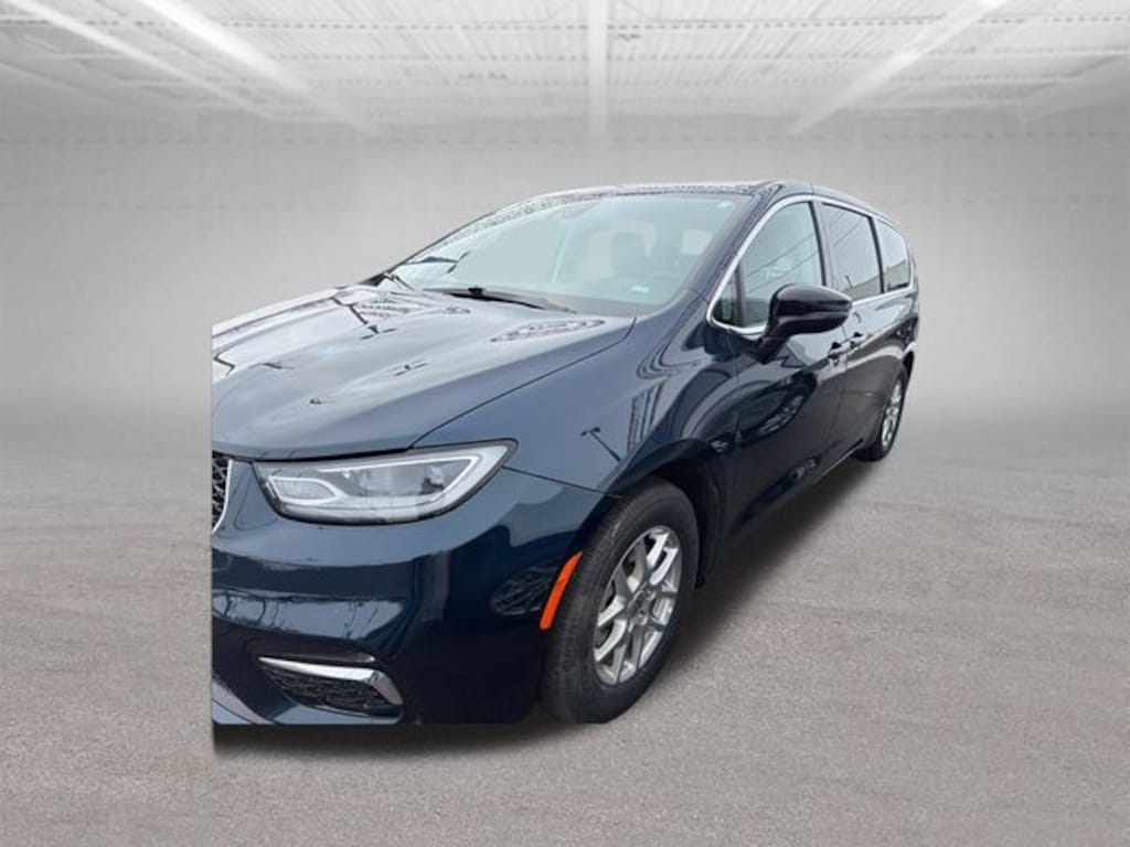 Used 2024 Chrysler Pacifica Touring L Minivan/Van