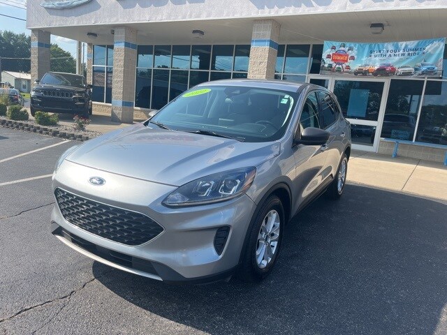 2022 Ford Escape SE photo 2