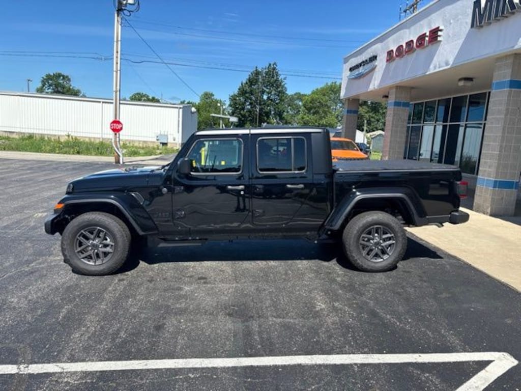 New 2026 Jeep Gladiator SPORT S 4X4 Pickup