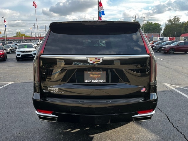 2021 Cadillac Escalade Luxury photo 3