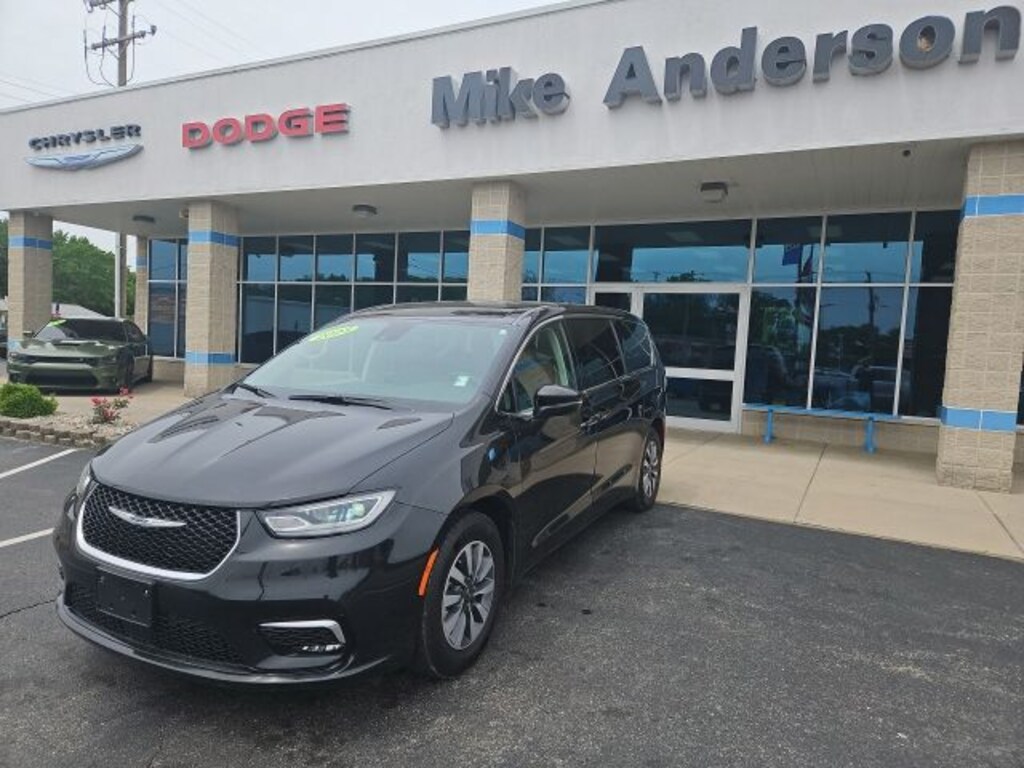 Used 2023 Chrysler Pacifica Hybrid Touring L Minivan/Van