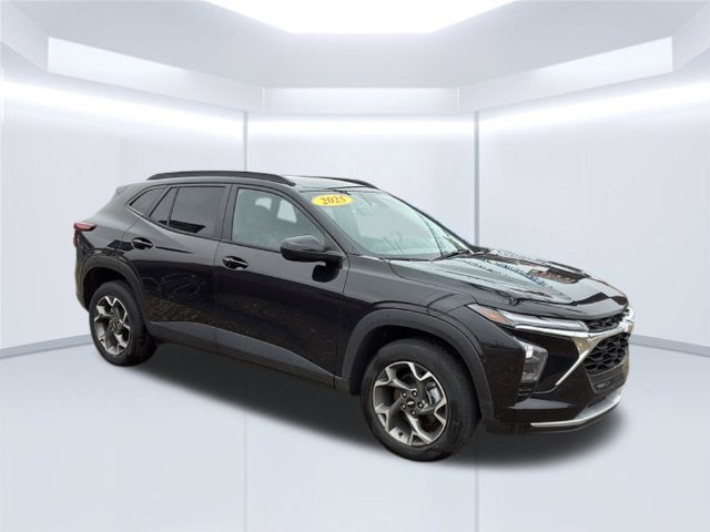 Used 2025 Chevrolet Trax LT SUV