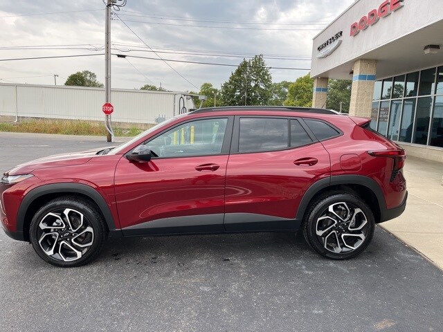 2024 Chevrolet Trax photo 2