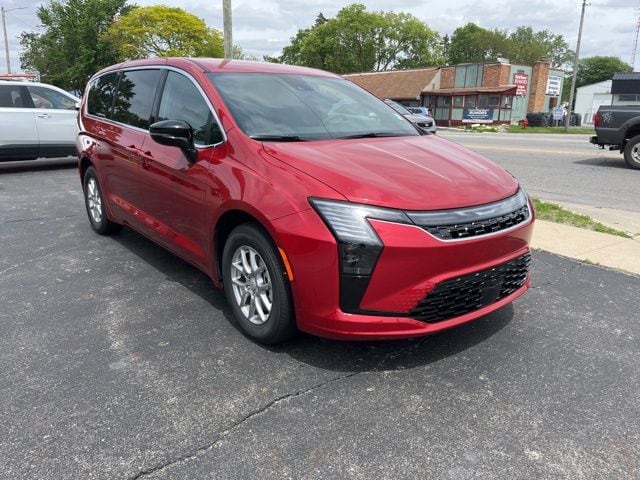 2027 Chrysler Pacifica Select's photo