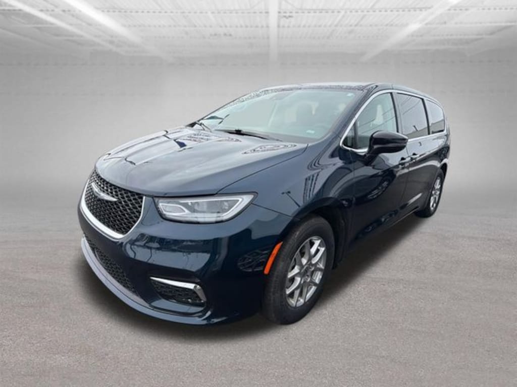 Used 2024 Chrysler Pacifica Touring L Minivan/Van