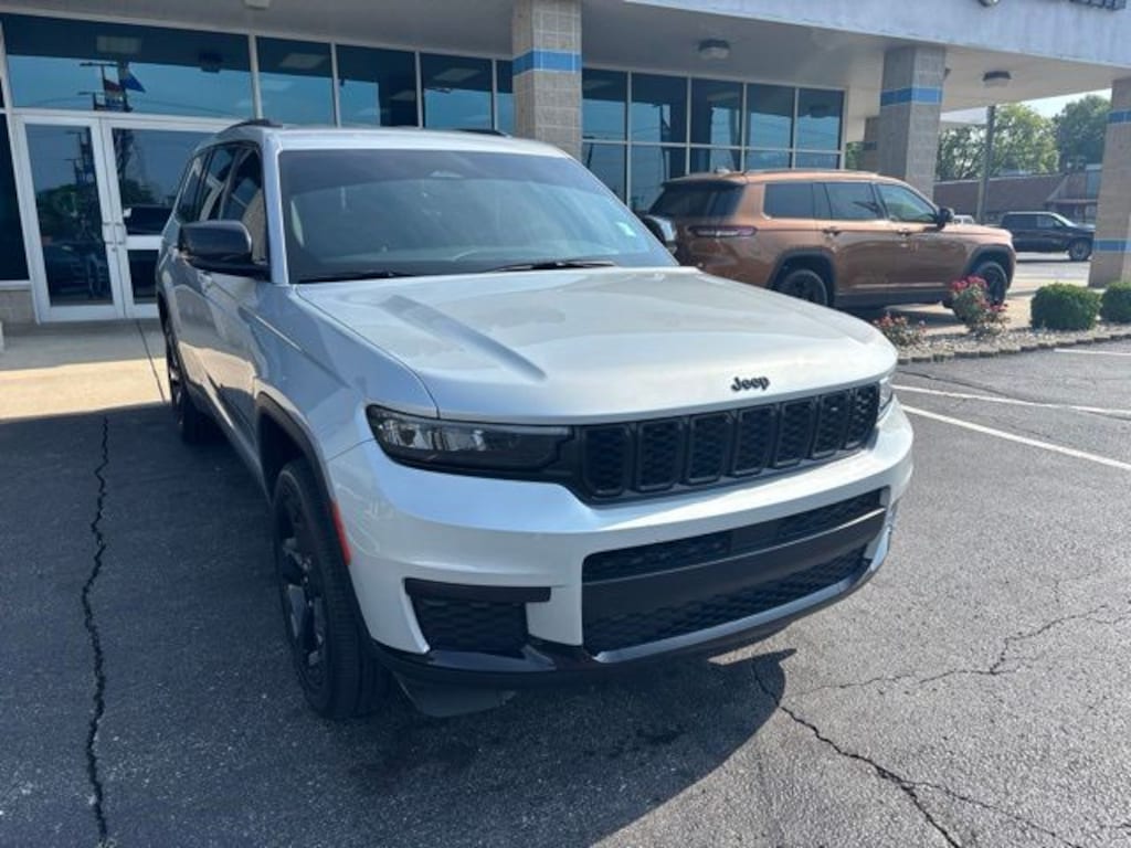 Used 2023 Jeep Grand Cherokee L Altitude SUV