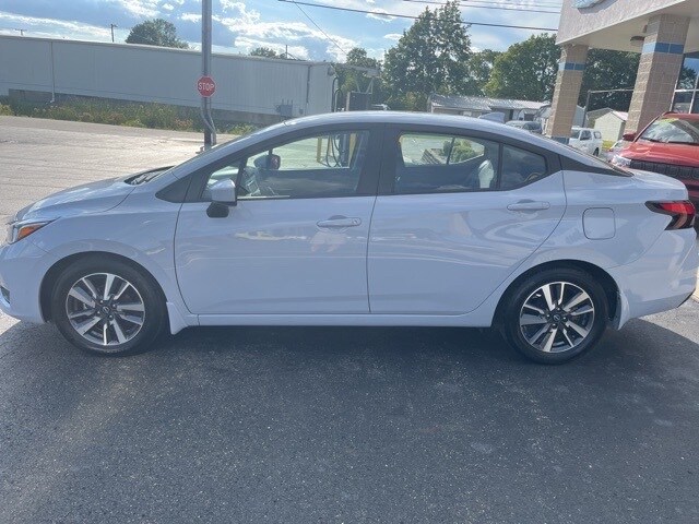 2024 Nissan Versa 1.6 SV photo 2