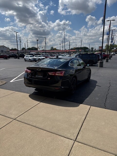 2024 Chevrolet Malibu 1LT photo 3