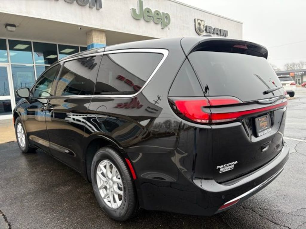 New 2026 Chrysler Pacifica SELECT Passenger Van