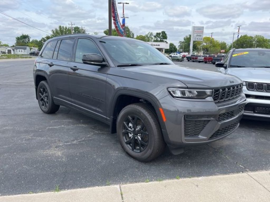 New 2026 Jeep Grand Cherokee LAREDO ALTITUDE 4X4 Sport Utility