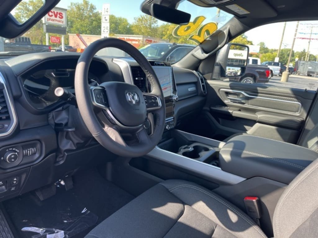 New 2026 Ram 1500 BIG HORN CREW CAB 4X4 5'7 BOX Pickup