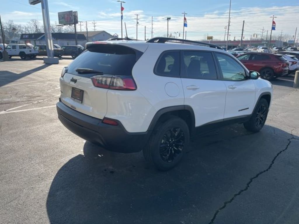 Used 2023 Jeep Cherokee Altitude SUV