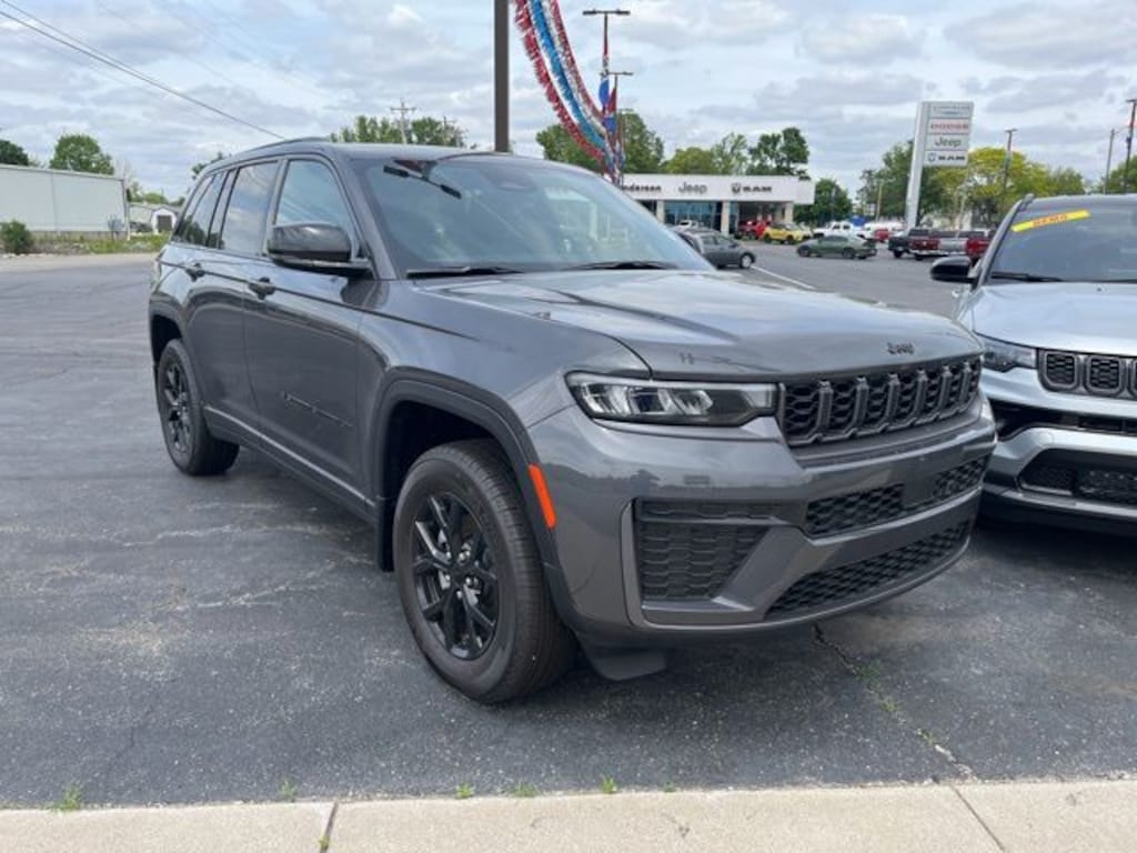 New 2026 Jeep Grand Cherokee LAREDO ALTITUDE 4X4 Sport Utility