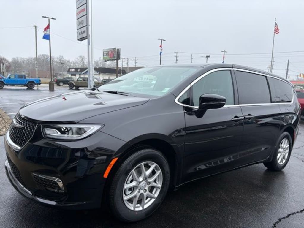 New 2026 Chrysler Pacifica SELECT Passenger Van