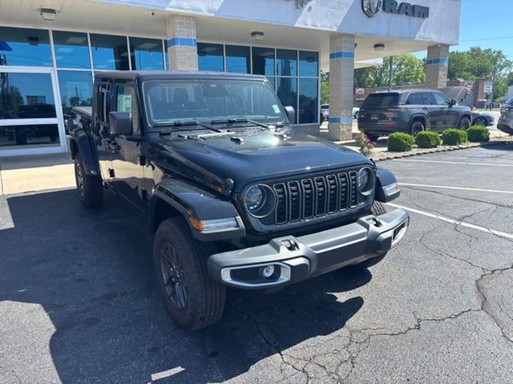 New 2026 Jeep Gladiator SPORT S 4X4 Pickup