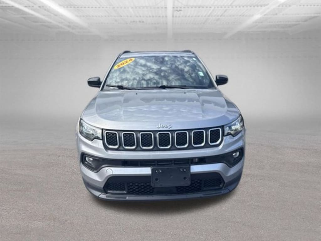 Used 2024 Jeep Compass Latitude SUV
