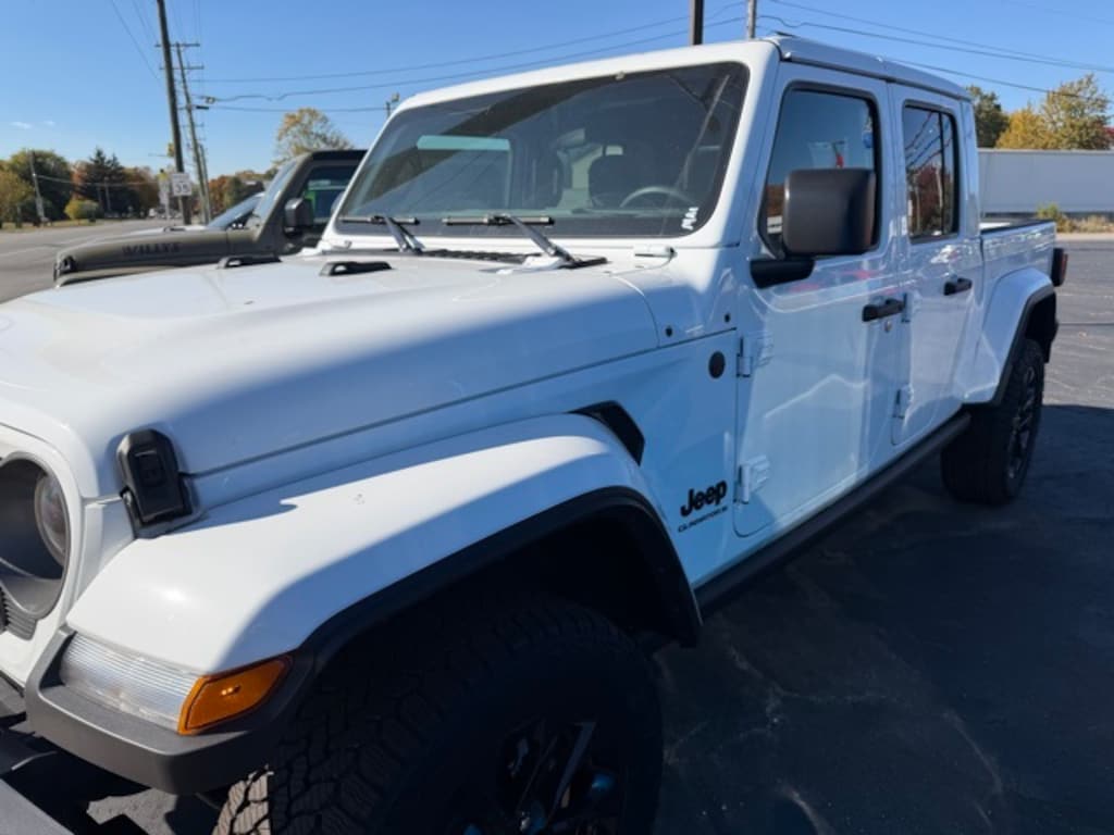 New 2025 Jeep Gladiator NIGHTHAWK 4X4 Pickup