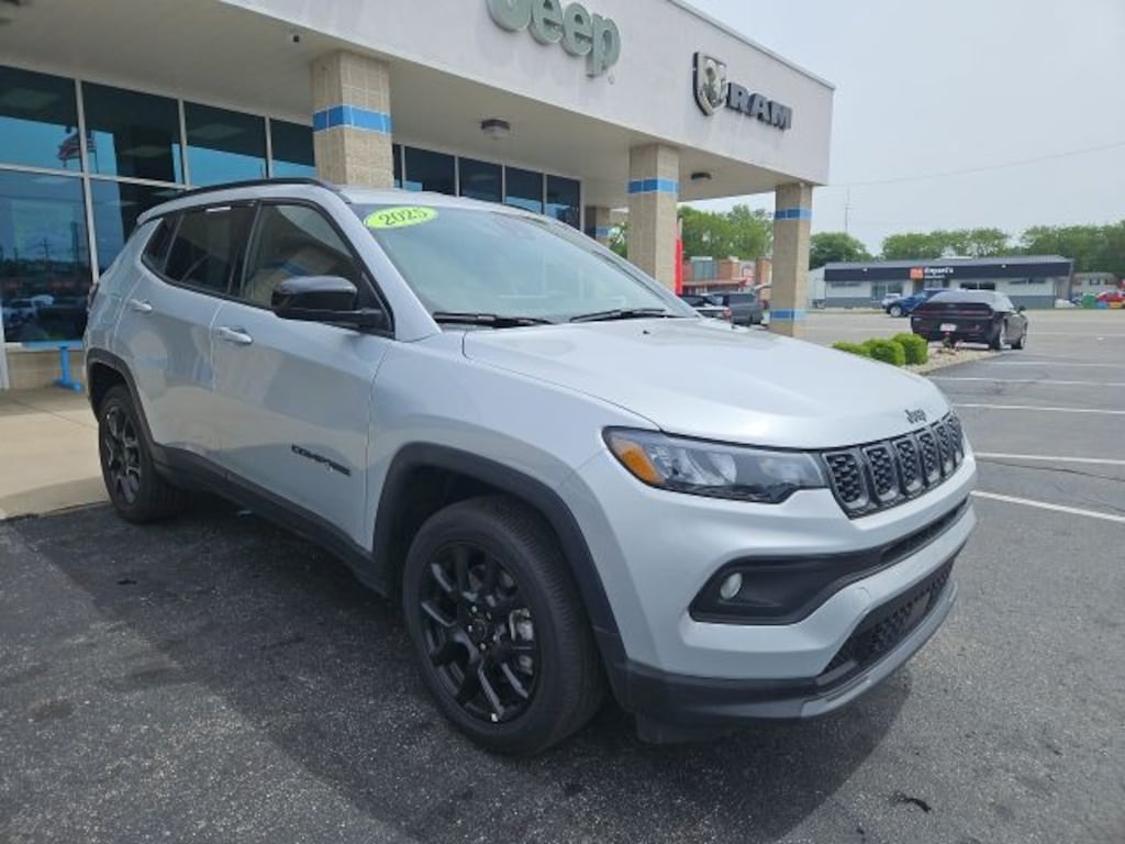 Used 2025 Jeep Compass Latitude SUV