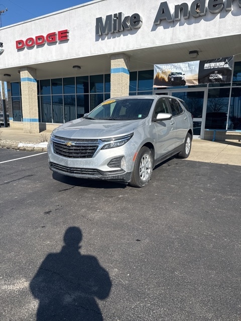 Used 2022 Chevrolet Equinox LT with VIN 2GNAXKEV0N6105207 for sale in Rochester, IN