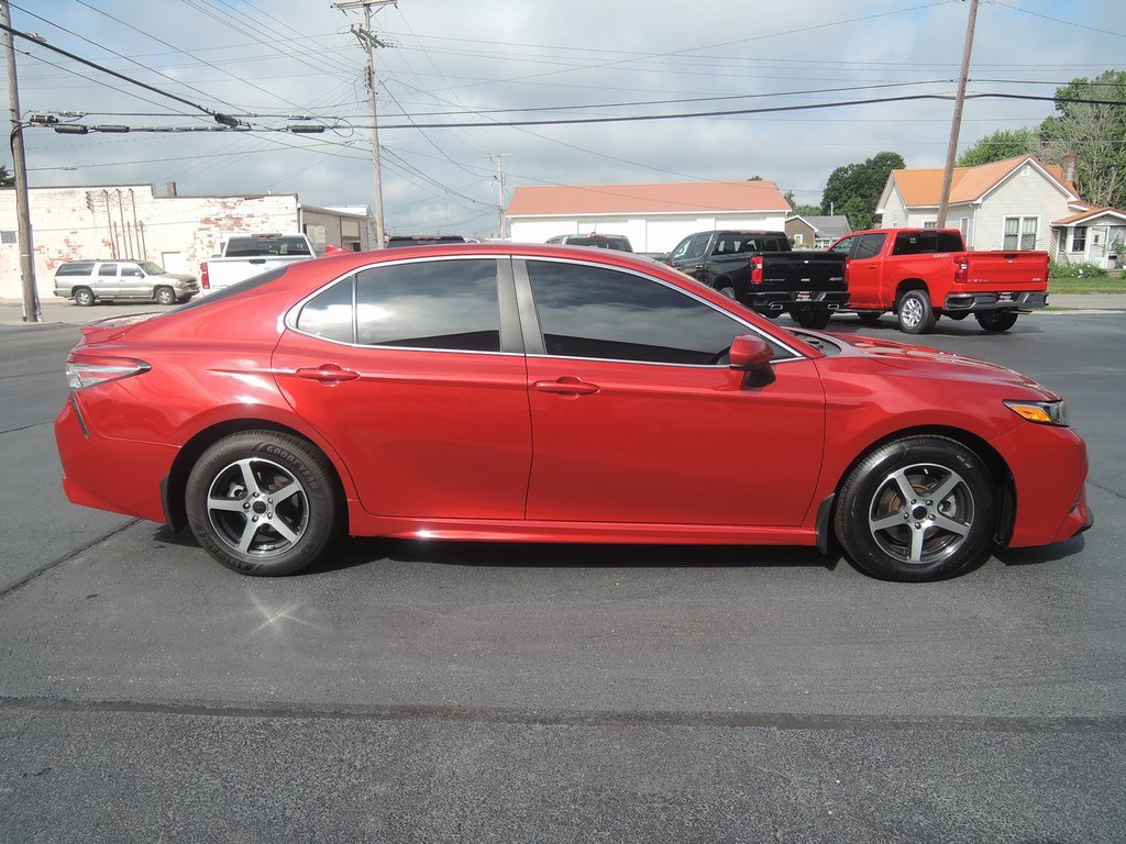 2019 Toyota Camry LE photo 2