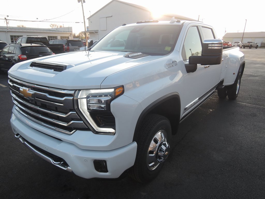 2026 Chevrolet Silverado 3500HD High Country photo 3