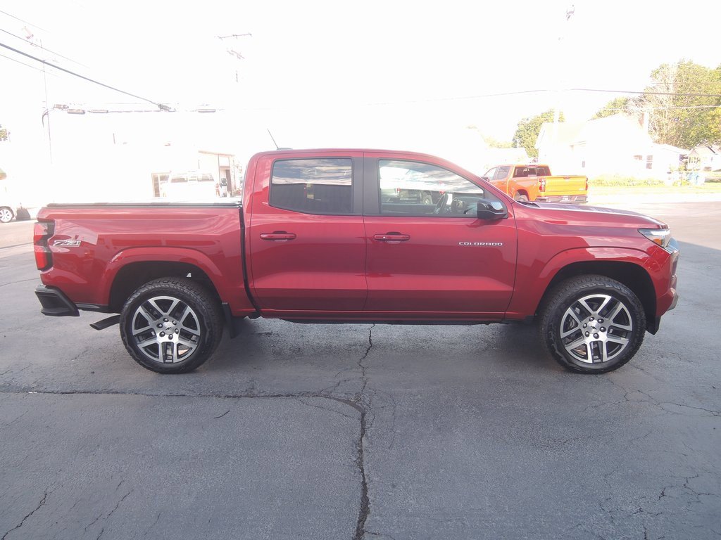 2024 Chevrolet Colorado Z71 photo 2