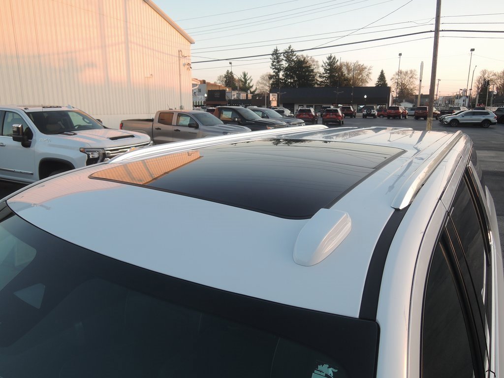 2026 Chevrolet Suburban Premier photo 4