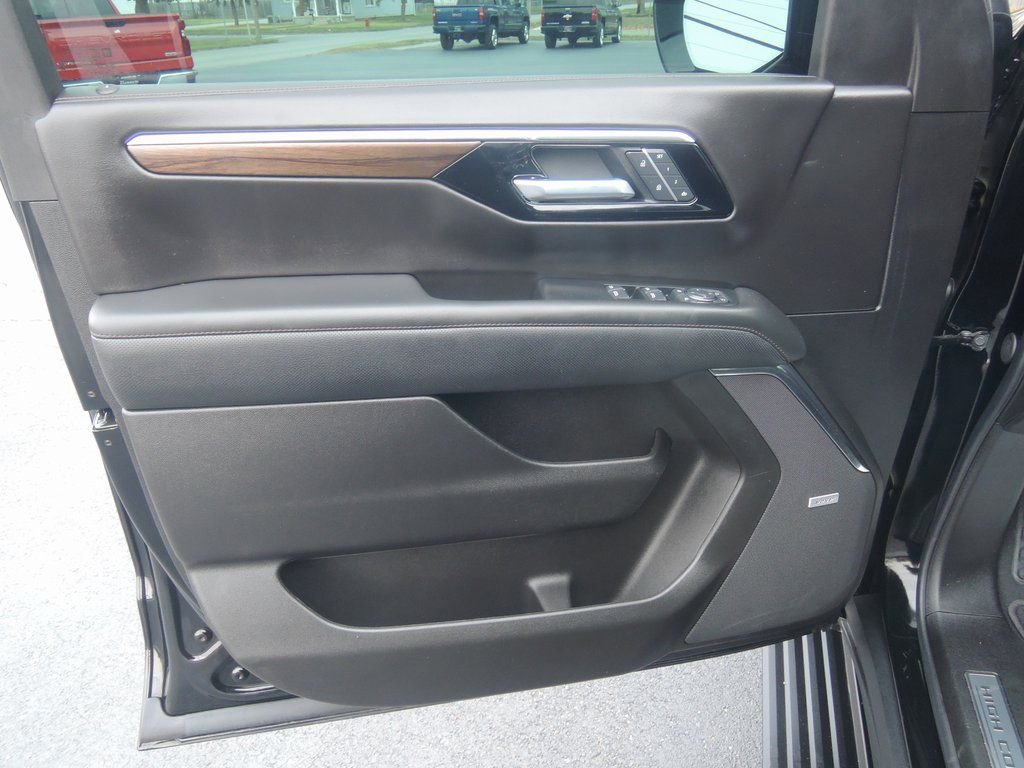 2025 Chevrolet Suburban High Country - Photo 30