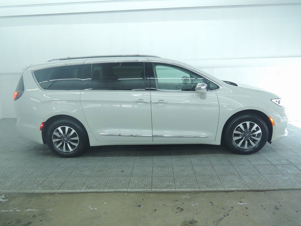 Used 2021 Chrysler Pacifica Hybrid Limited with VIN 2C4RC1S72MR522476 for sale in Gas City, IN