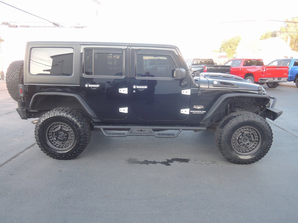 2012 Jeep Wrangler Unlimited Sahara photo 2