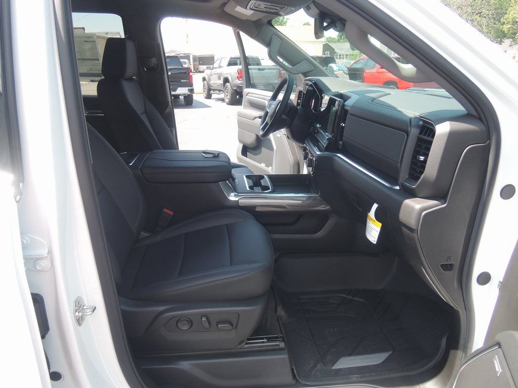 2025 Chevrolet Silverado 2500 HD LTZ - Photo 40