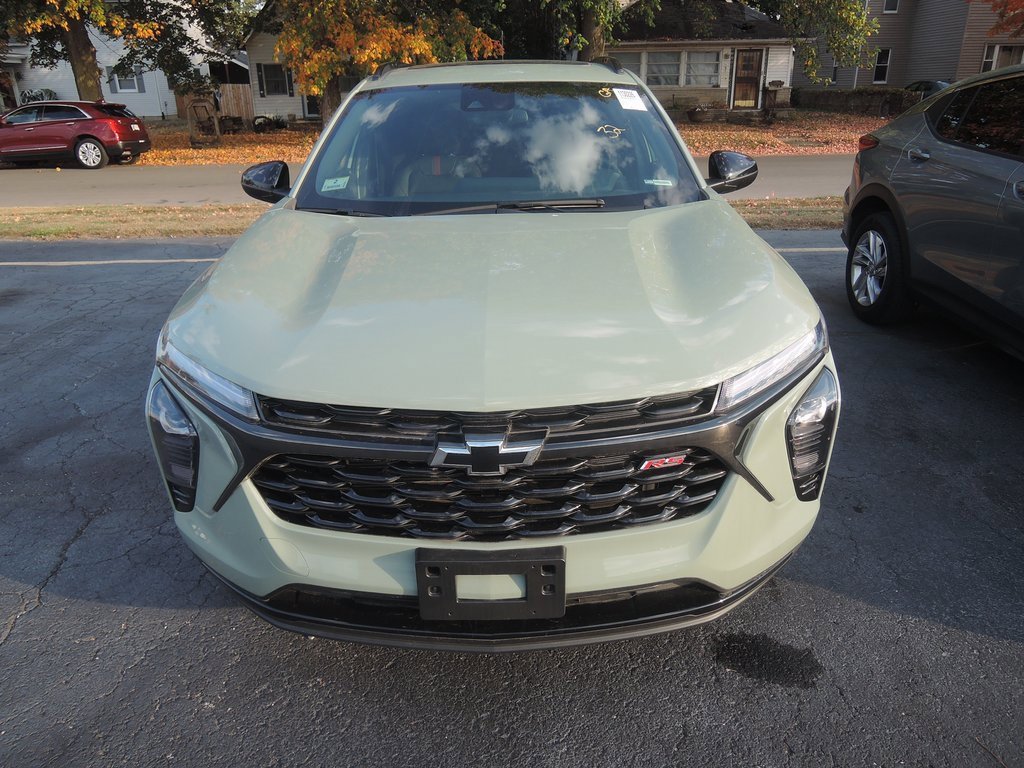 2024 Chevrolet Trax photo 2