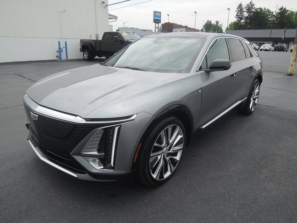 2024 Cadillac Lyriq Luxury photo 3
