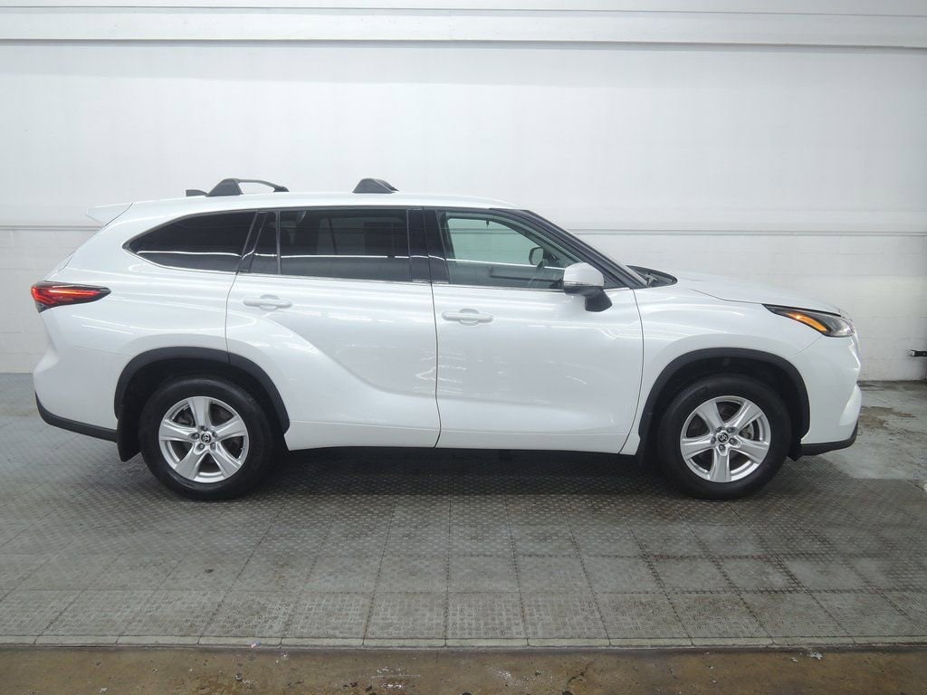 Used 2022 Toyota Highlander LE