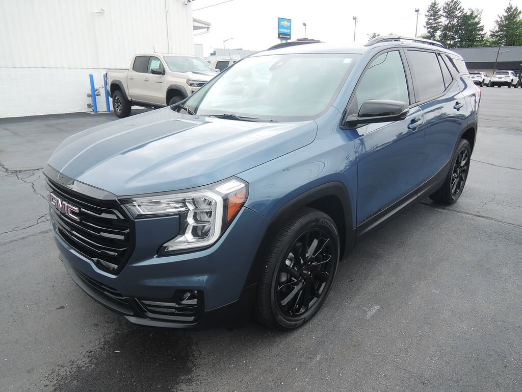 Used 2024 GMC Terrain SLT SUV
