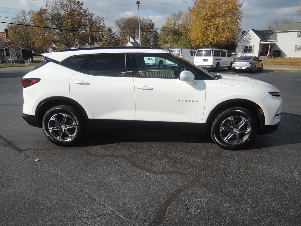 2024 Chevrolet Blazer 2LT photo 2