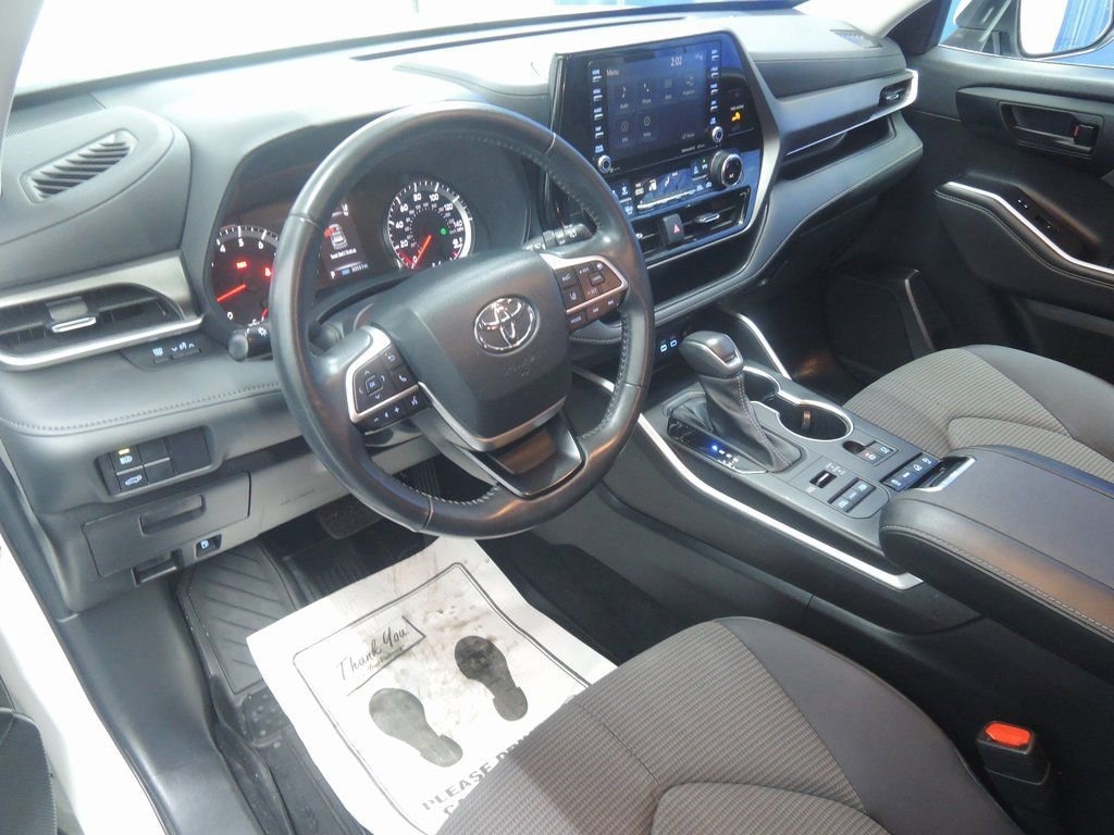 Used 2022 Toyota Highlander LE