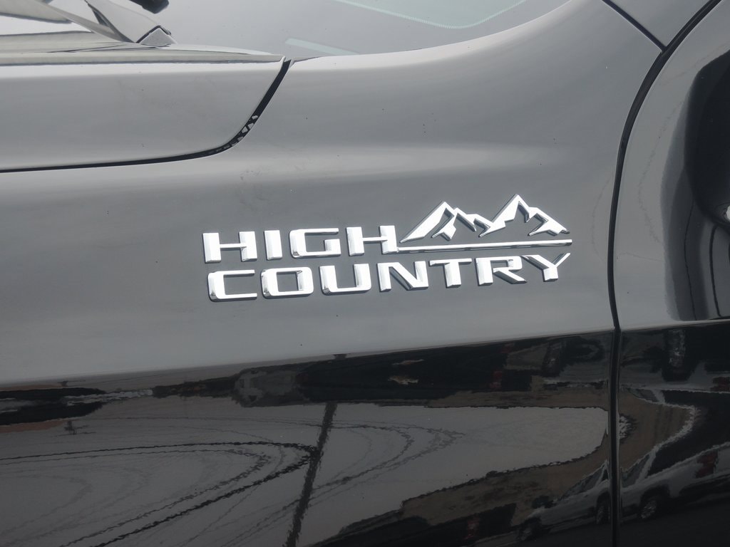 Used 2025 Chevrolet Suburban High Country SUV