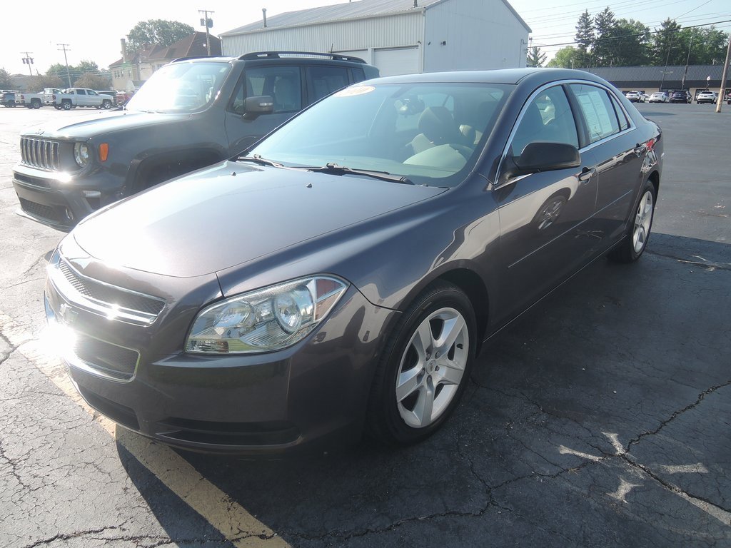 2010 Chevrolet Malibu LS photo 2