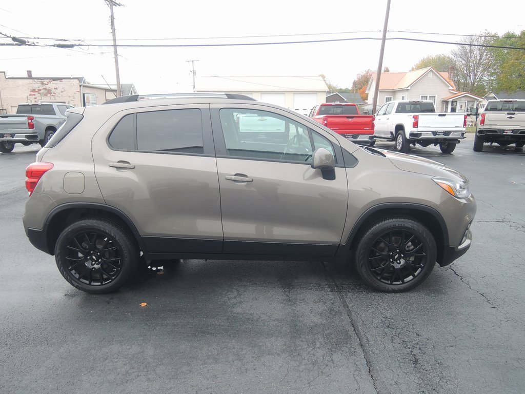 2022 Chevrolet Trax LT photo 2