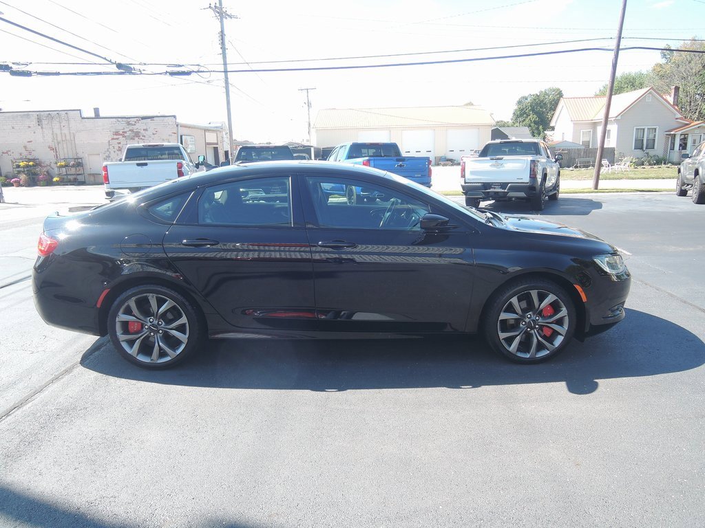 2015 Chrysler 200 S photo 2