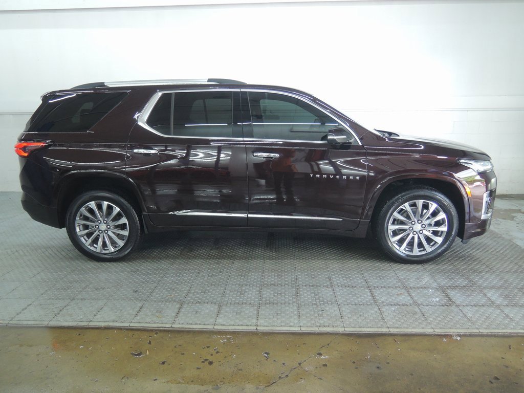 2023 Chevrolet Traverse Premier photo 2