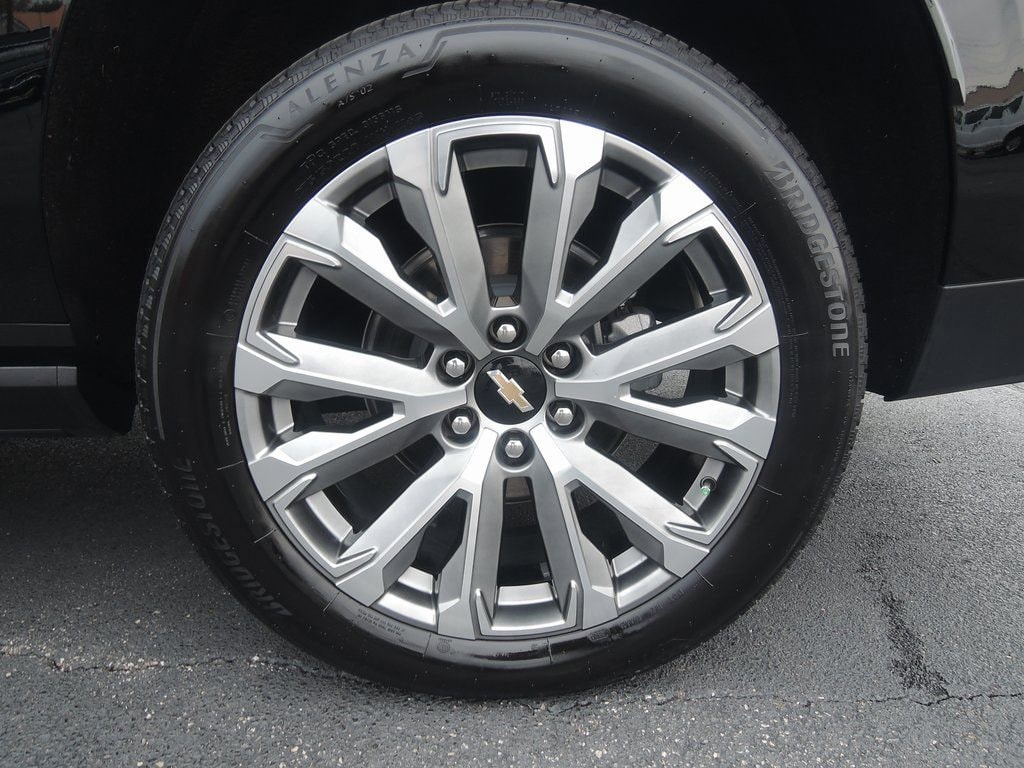 2025 Chevrolet Suburban High Country - Photo 8