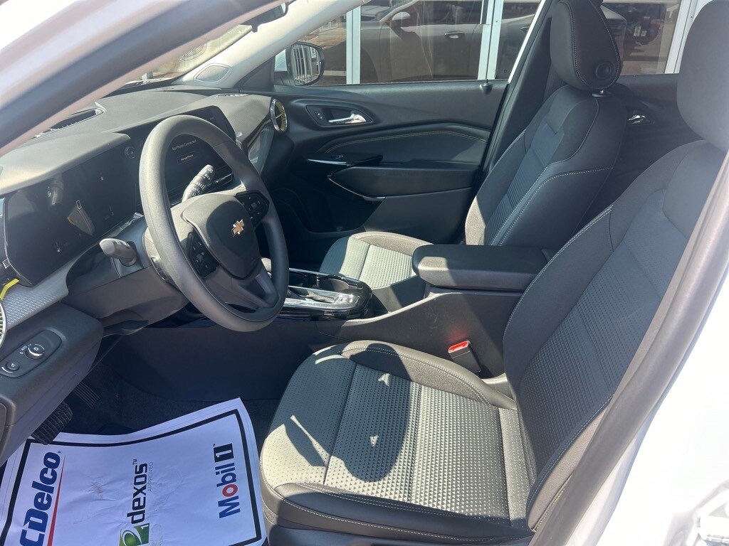 2026 Chevrolet Trax LT photo 4