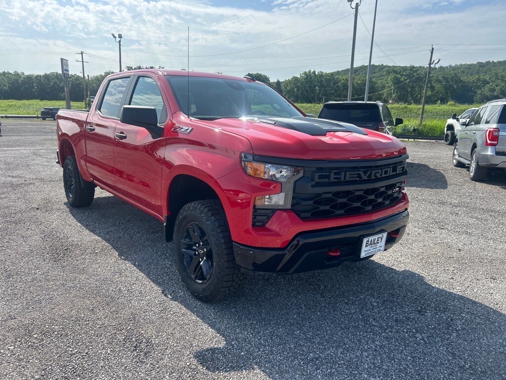 2025 Chevrolet Silverado 1500 Custom Trail Boss photo 2