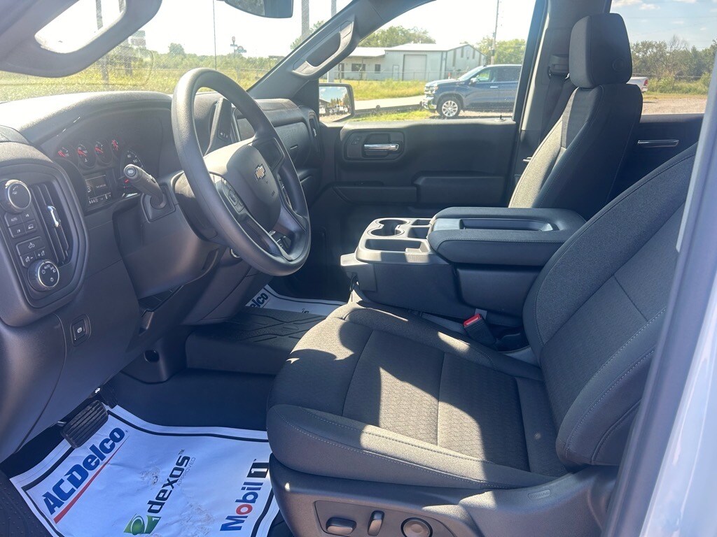 2026 Chevrolet Silverado 1500 Custom photo 4